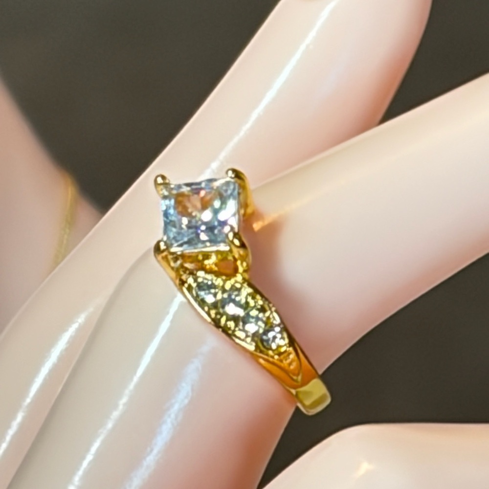 Classic & Stylish Luxurious Square Synthetic Zirconia Ring. - Picture 4 of 5